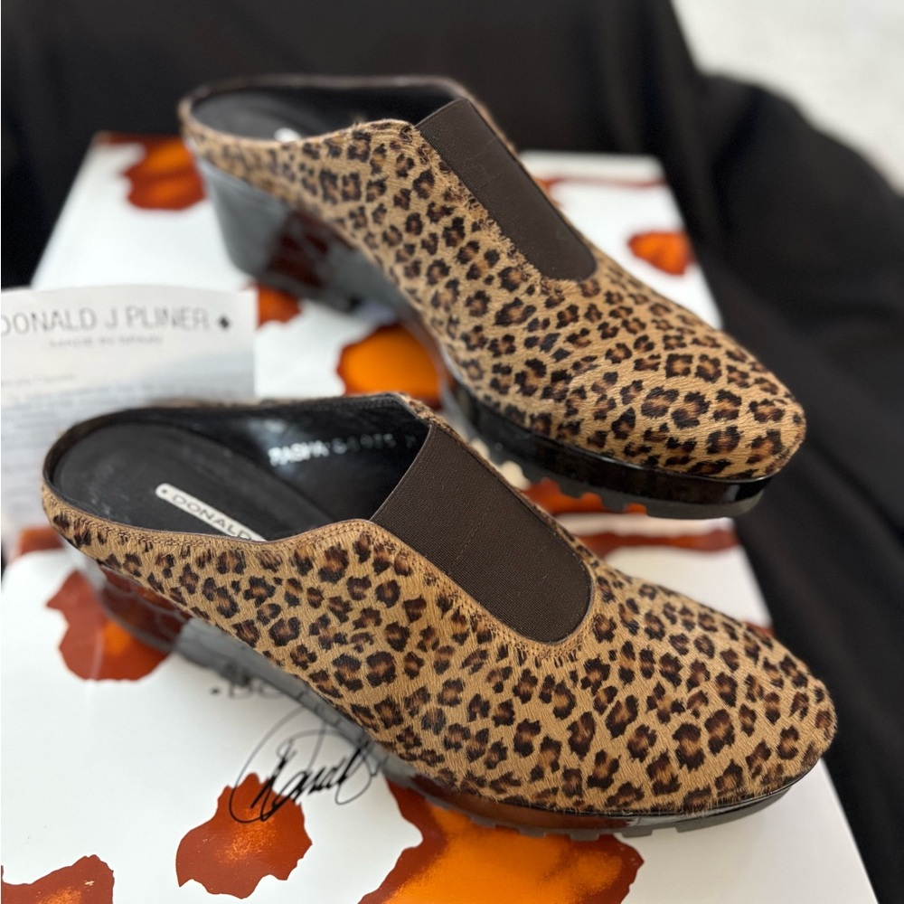 Donald J. Pliner Brown Leopard Print Mules